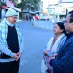 प्रातः  भ्रमण के दौरान पर्यटकों से मिले मुख्यमंत्री