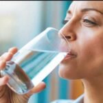 ठंड में कम पानी पीना बन सकता है गंभीर बीमारियों की वजह, विशेषज्ञों ने दी चेतावनी