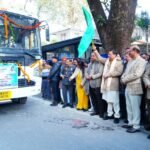 परिवहन निगम में शामिल बसों को हरी झंडी दिखाई