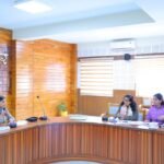 शहरों को बेहतर बनाने की साझा कोशिश, योजनाओं की प्रगति पर जिलाधिकारी द्वारा समीक्षा बैठक