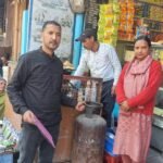 जिलाधिकारी के निर्देशों पर गैस गोदाम, पेट्रोल पंप और दुकानों पर मारे छापे, 127 प्रतिष्ठानों की जांच