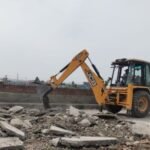 गणेशपुर में 30 बीघा की अवैध प्लॉटिंग पर चला एमडीडीए का बुलडोजर