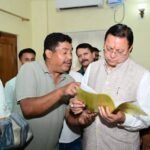 जनता की समस्याओं का त्वरित समाधान करें अधिकारी : धामी