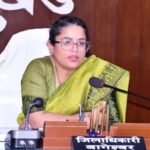 जिलाधिकारी ने दिए लंबित प्रकरणों के निस्तारण के निर्देश