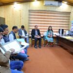 गढ़वाल कमिश्नर ने पेयजल संकट दूर करने के लिए मौके पर जारी किए 25 लाख, जल संस्थान को तीन दिन में जनरेटर लगाने के निर्देश