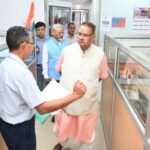 इलेक्ट्रिक स्कूटर से उपनल मुख्यालय पहुंचे मंत्री गणेश जोशी, किया औचक निरीक्षण