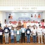 मुख्यमंत्री ने विभिन्न पदों पर चयनित अभ्यर्थियों को दिए नियुक्ति पत्र