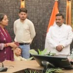 समाधान दिवस में डीएम ने सुनीं 194 जन शिकायतें, समयबद्ध निस्तारण के दिए सख्त निर्देश