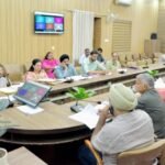 मतदाता पुनरीक्षण को लेकर राजनीतिक दलों के साथ डीएम की अहम बैठक