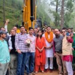 मंत्री राम सिंह कैड़ा ने किया सड़क निर्माण कार्य का शुभारंभ, ग्रामीणों ने फूल-मालाओं से किया स्वागत