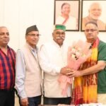 मसूरी में गढ़वाल सभा भूमि एवं भवन हेतु सहयोग के लिए कैबिनेट मंत्री गणेश जोशी का आभार प्रकट करते गढ़वाल सभा के पदाधिकारी