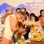 शहीद सैनिकों की पुण्य आत्माओं की शांति के लिए आयोजित श्रीमद्भागवत कथा के समापन कार्यक्रम में प्रतिभाग करते सैनिक कल्याण मंत्री गणेश जोशी