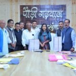 अंतिम मतदाता सूची एवं प्रथम स्तरीय जांच को लेकर जिलाधिकारी ने की राजनीतिक दलों के प्रतिनिधियों के साथ बैठक