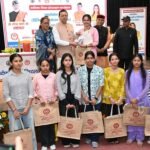 अतरराष्ट्रीय बालिका दिवस पर मुख्यमंत्री ने 149 मेधावी बालिकाओं को स्मार्टफोन प्रदान कर किया सम्मानित